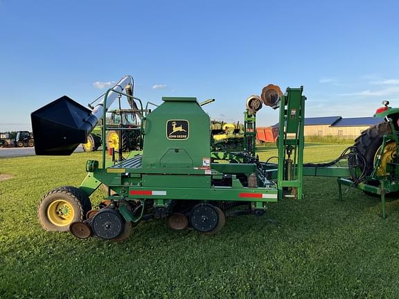 Image of John Deere 1560 equipment image 4