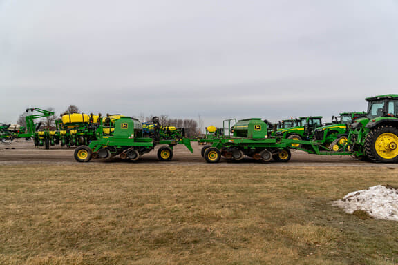 Image of John Deere 1560 equipment image 1
