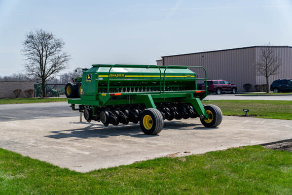 Image of John Deere 1560 equipment image 4