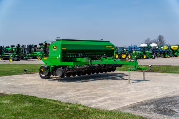 Image of John Deere 1560 Primary image