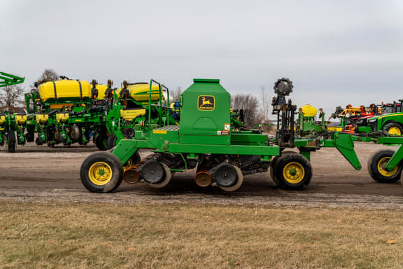 Image of John Deere 1560 equipment image 2