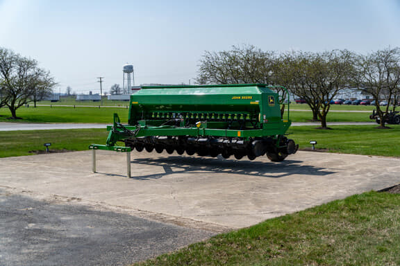 Image of John Deere 1560 equipment image 2