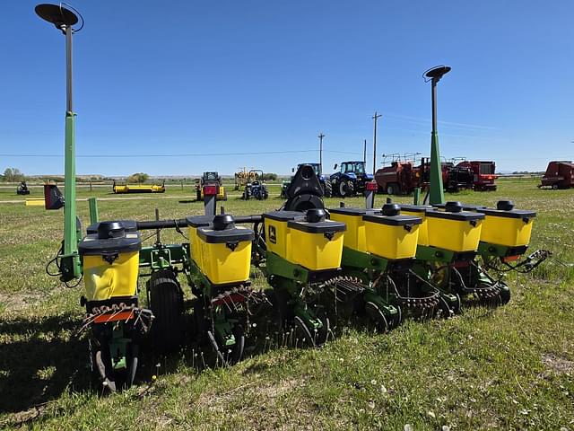 Image of John Deere 1700 equipment image 1