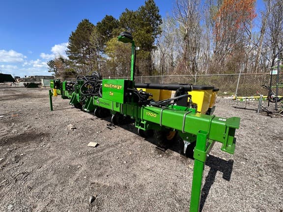Image of John Deere 1700 equipment image 2