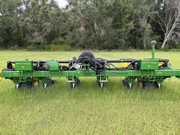 2000 John Deere 1700 Equipment Image0