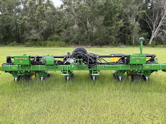 Image of John Deere 1700 Primary image