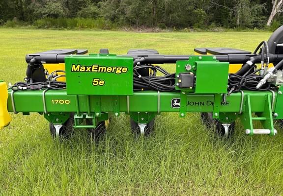 Image of John Deere 1700 equipment image 4