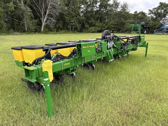 Image of John Deere 1700 equipment image 2
