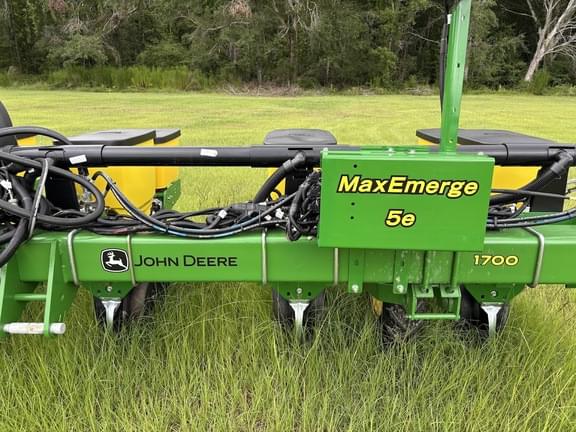 Image of John Deere 1700 equipment image 3