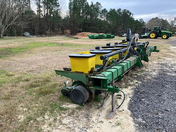 Image of John Deere 1700 equipment image 3