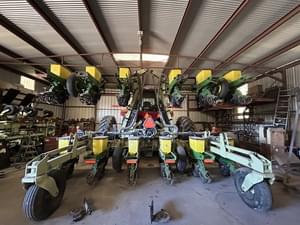 2000 John Deere 1720 Image