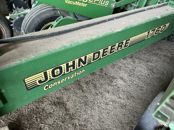 Image of John Deere 1760 equipment image 3