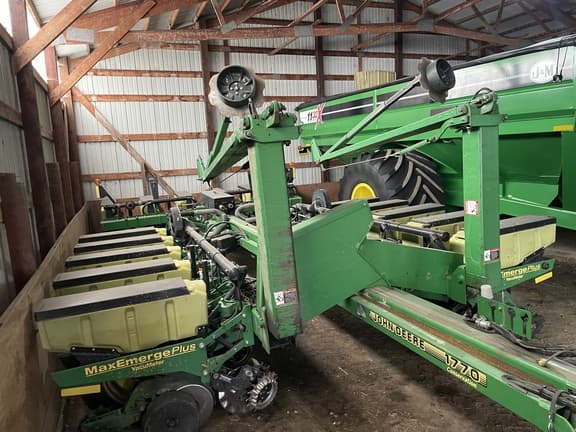 Image of John Deere 1770 equipment image 2