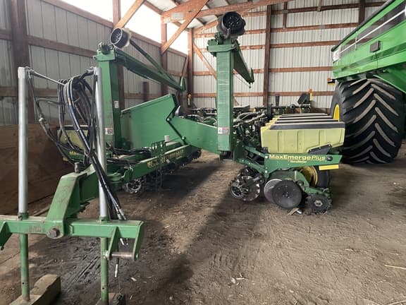 Image of John Deere 1770 equipment image 1