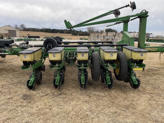 Image of John Deere 1770 equipment image 2