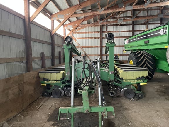 2000 John Deere 1770 Equipment Image0