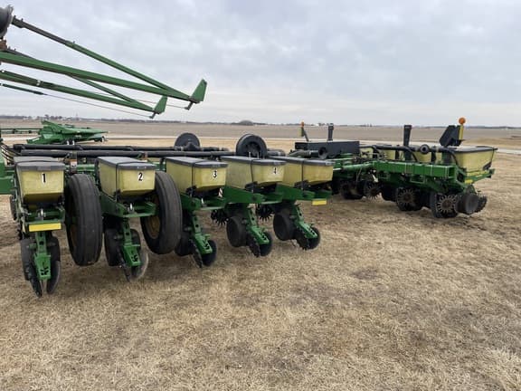 Image of John Deere 1770 equipment image 1