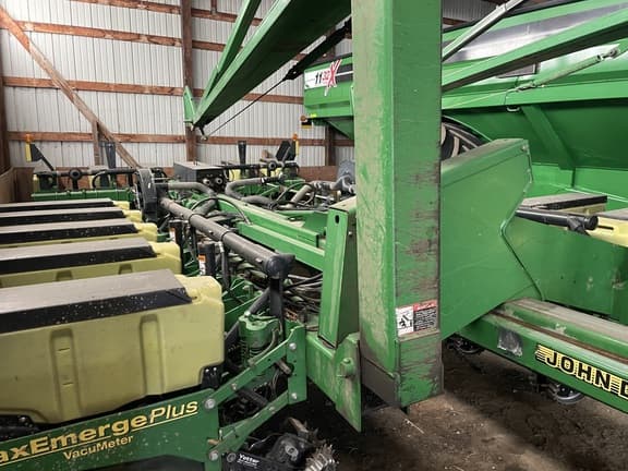 Image of John Deere 1770 equipment image 3