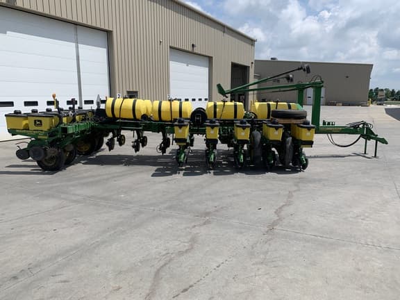 Image of John Deere 1770 equipment image 1