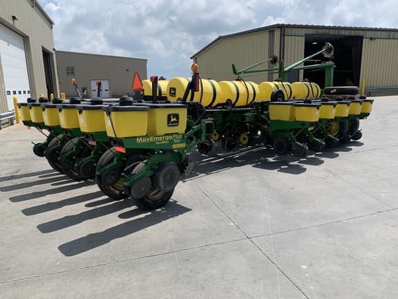 Image of John Deere 1770 equipment image 2