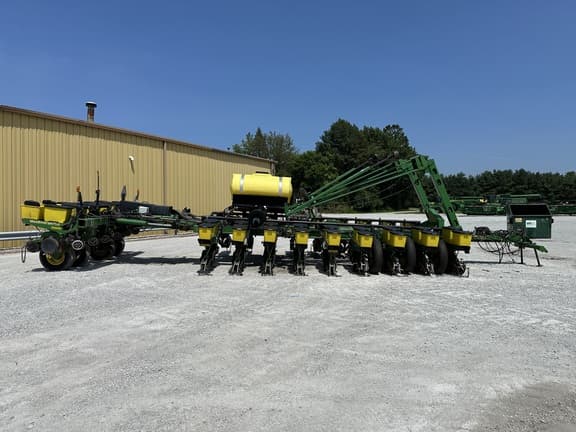 Image of John Deere 1770 equipment image 2