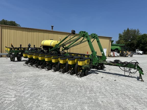 Image of John Deere 1770 equipment image 1