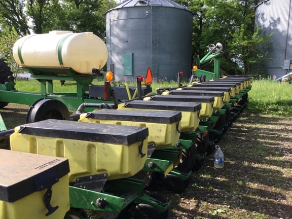 Main image John Deere 1770