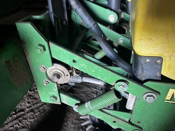 Image of John Deere 1770 equipment image 3