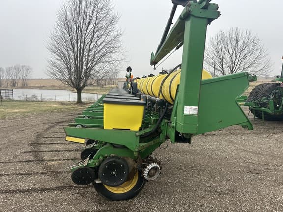 Image of John Deere 1770 equipment image 4