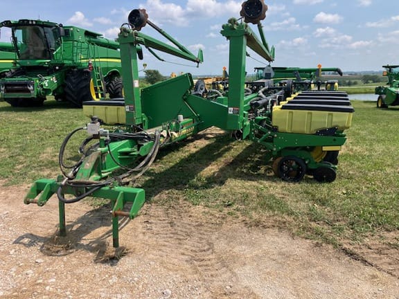 2000 John Deere 1770 Equipment Image0