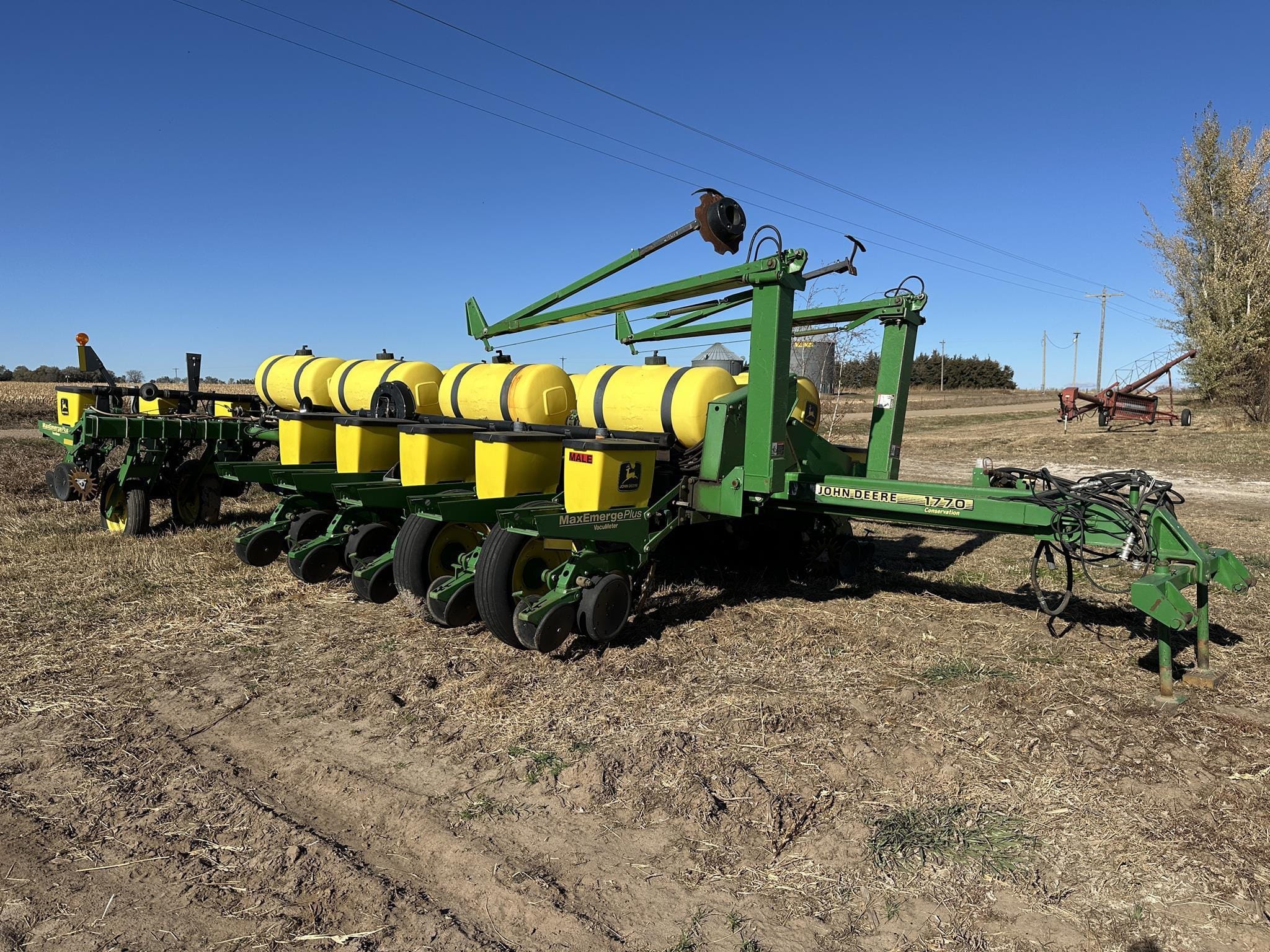 2000 John Deere 1770 Equipment Image0