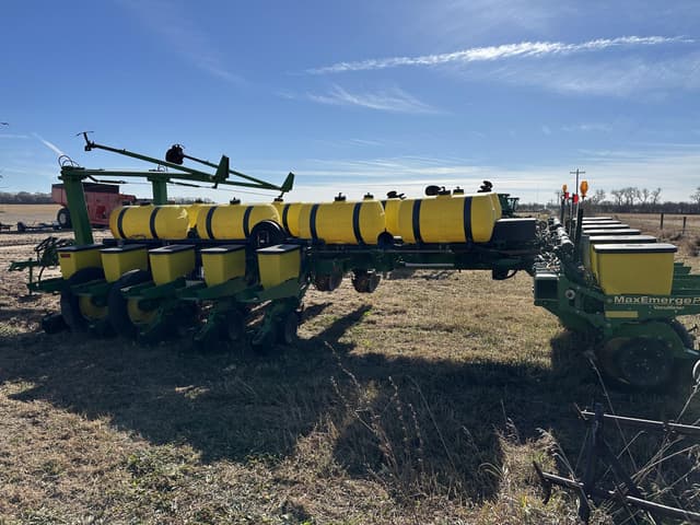 Image of John Deere 1770 equipment image 3