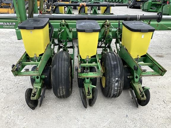 Image of John Deere 1770 equipment image 1