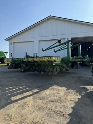 2000 John Deere 1780 Image