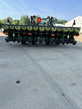 Image of John Deere 1780 equipment image 2