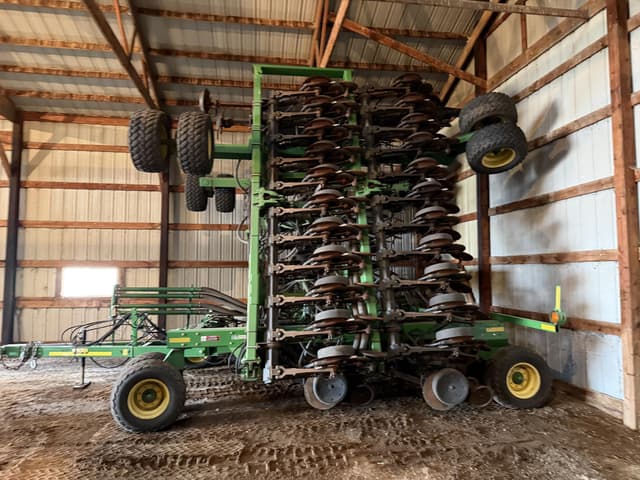 Image of John Deere 1860 equipment image 3