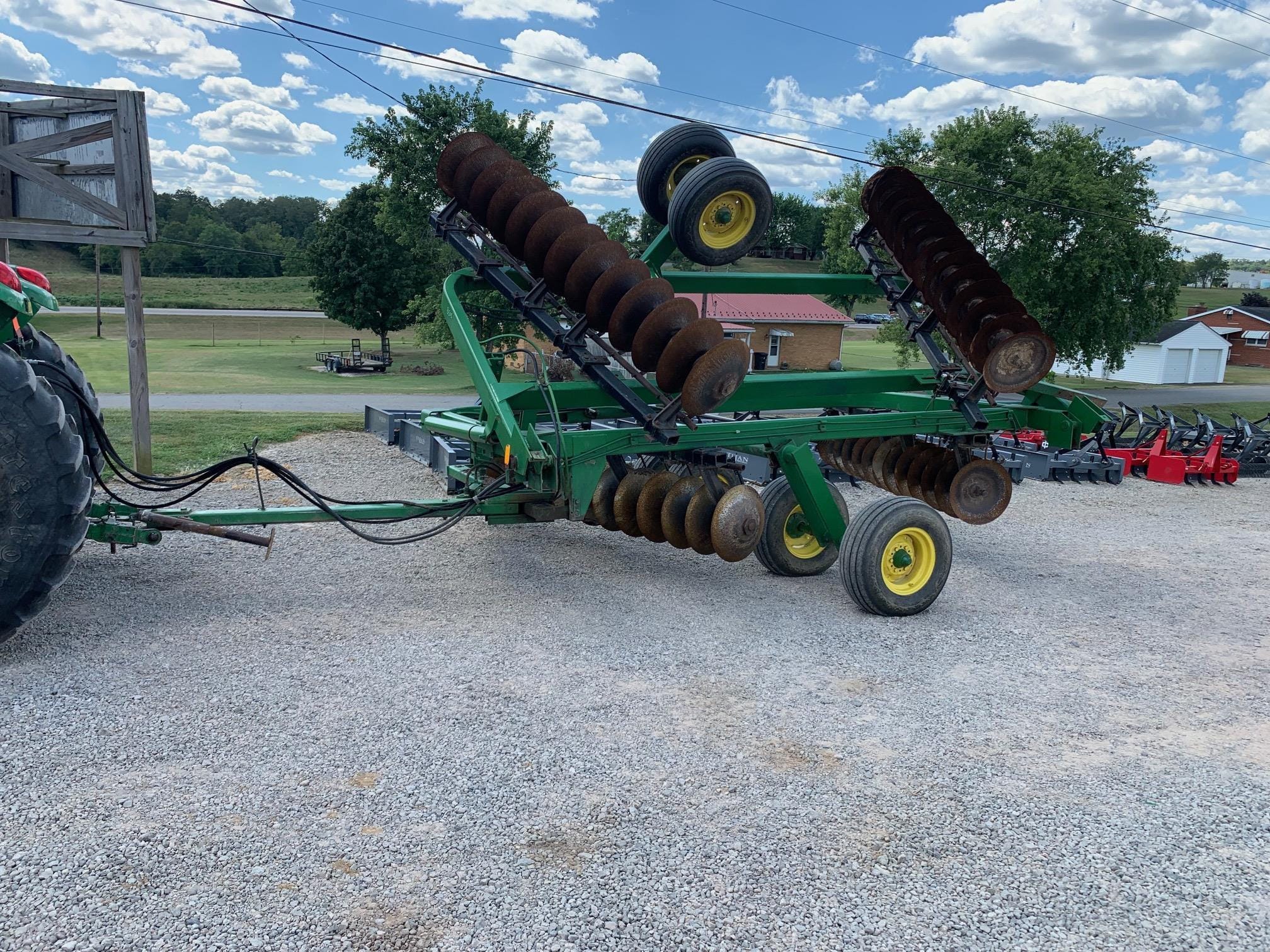 2000 John Deere 220 Equipment Image0