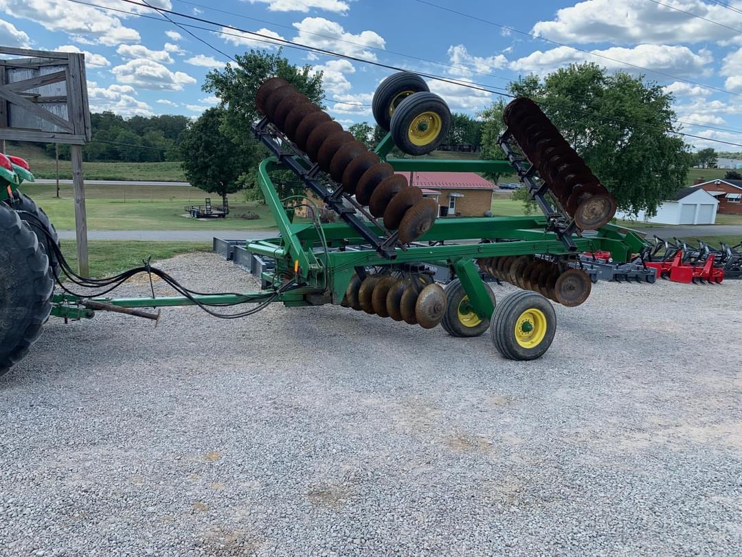Image of John Deere 220 Primary image