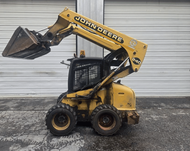 Image of John Deere 240 equipment image 1