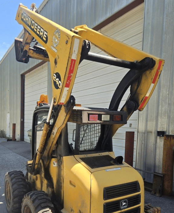 Image of John Deere 240 equipment image 3