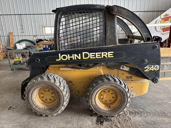 Image of John Deere 240 equipment image 4