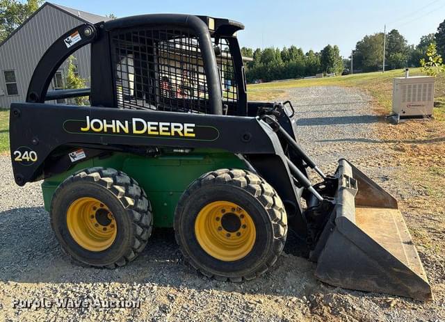 Image of John Deere 240 equipment image 3