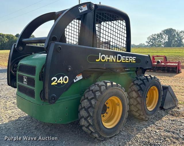Image of John Deere 240 equipment image 4