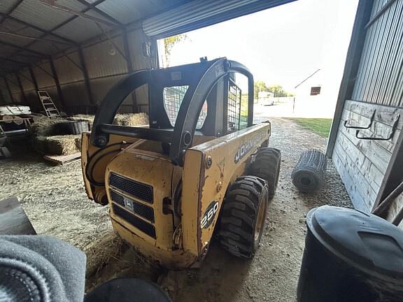 Image of John Deere 250 equipment image 4