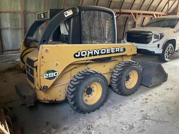 Image of John Deere 250 equipment image 4