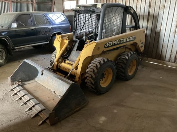 2000 John Deere 250 Equipment Image0