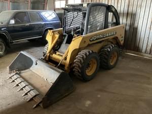 2000 John Deere 250 Image