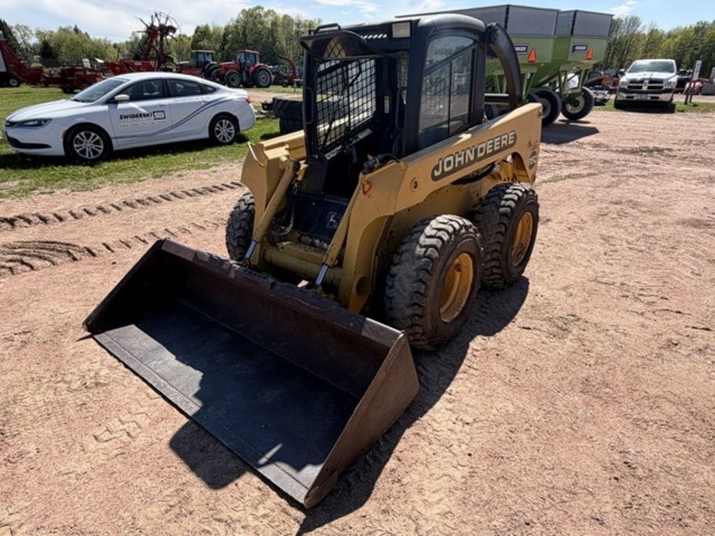 2000 John Deere 250 Equipment Image0