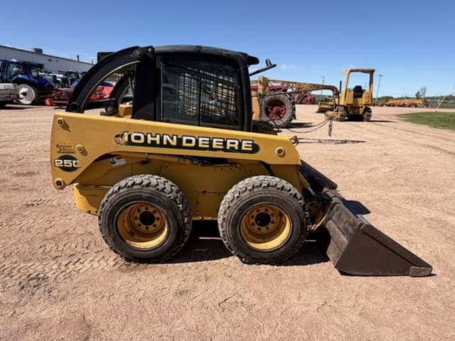 Image of John Deere 250 equipment image 3