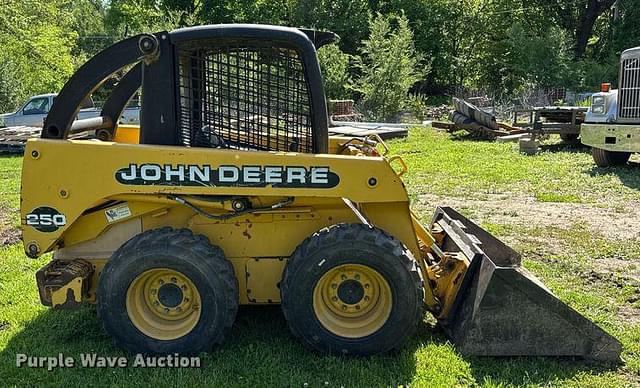 Image of John Deere 250 equipment image 3